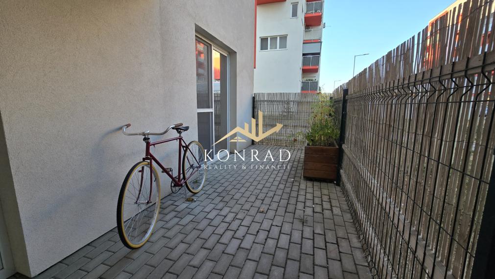 NA PREDAJ | 1 izb. byt | 43m²+16m2 | Vráble