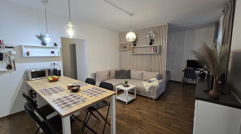 NA PREDAJ | 1 izb. byt | 43m²+16m2 | Vráble